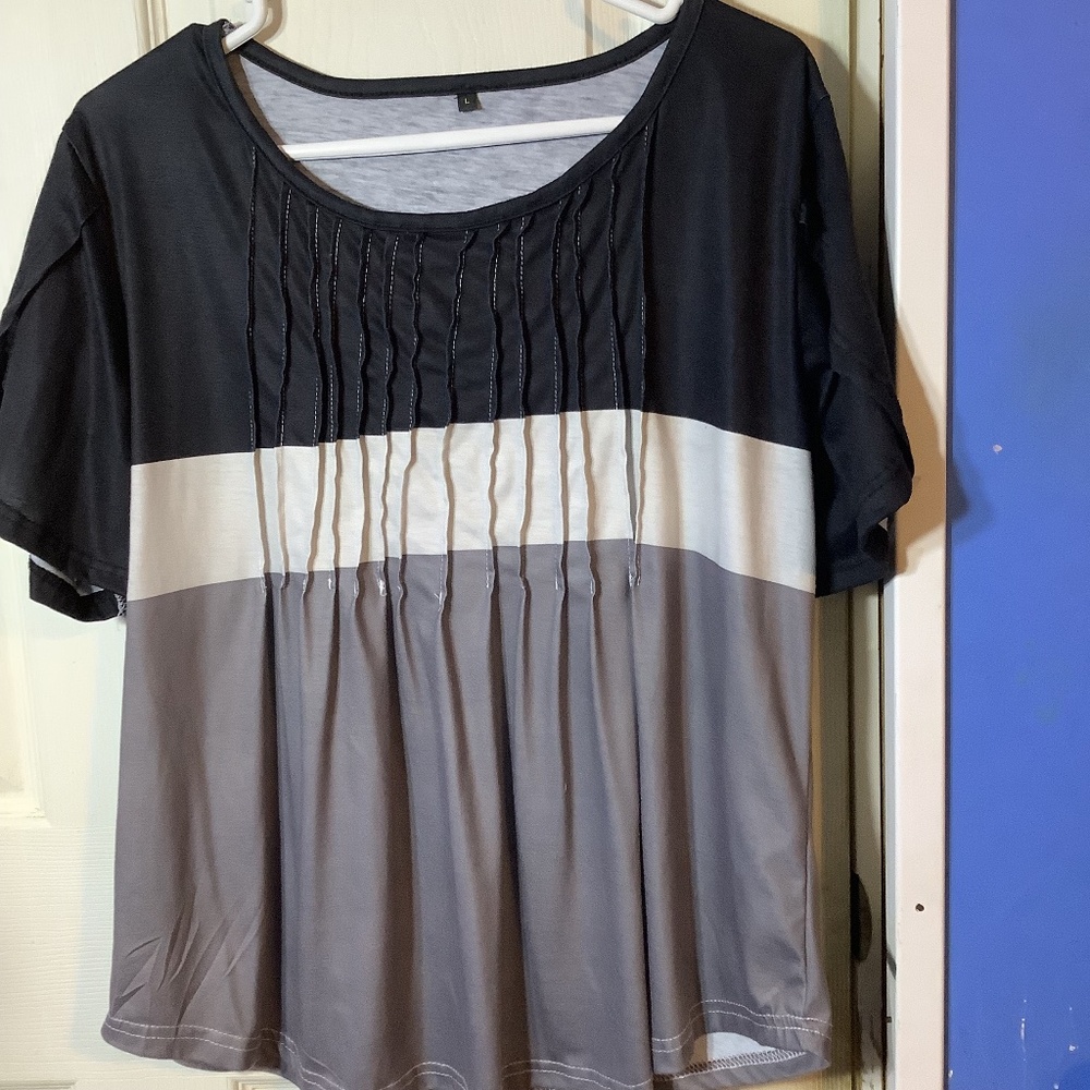 Women’s Pleated Flared Short Petal  Sleeve Top Size L